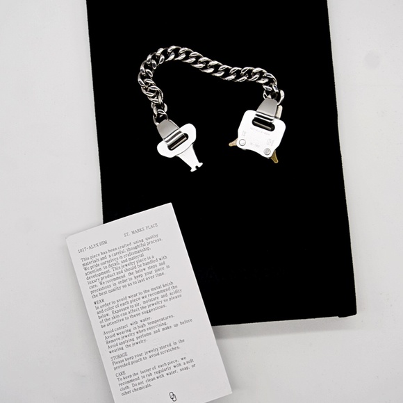1017 ALYX 9SM Silver Buckle Bracelet - Picture 8 of 9